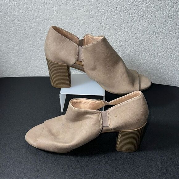 SOUL Naturalizer Shoes - SOUL NATURALIZER BEIGE/TAN OPEN TOE. SIZE 6.5